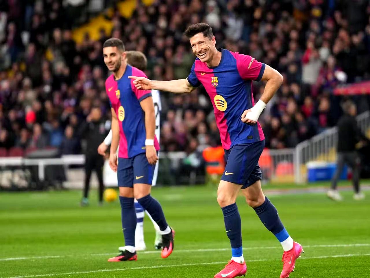 开云体育-关于莱万多夫斯基连续五场比赛得分超过败北，切尔西不断突破！气势如虹延续的信息-开云体育