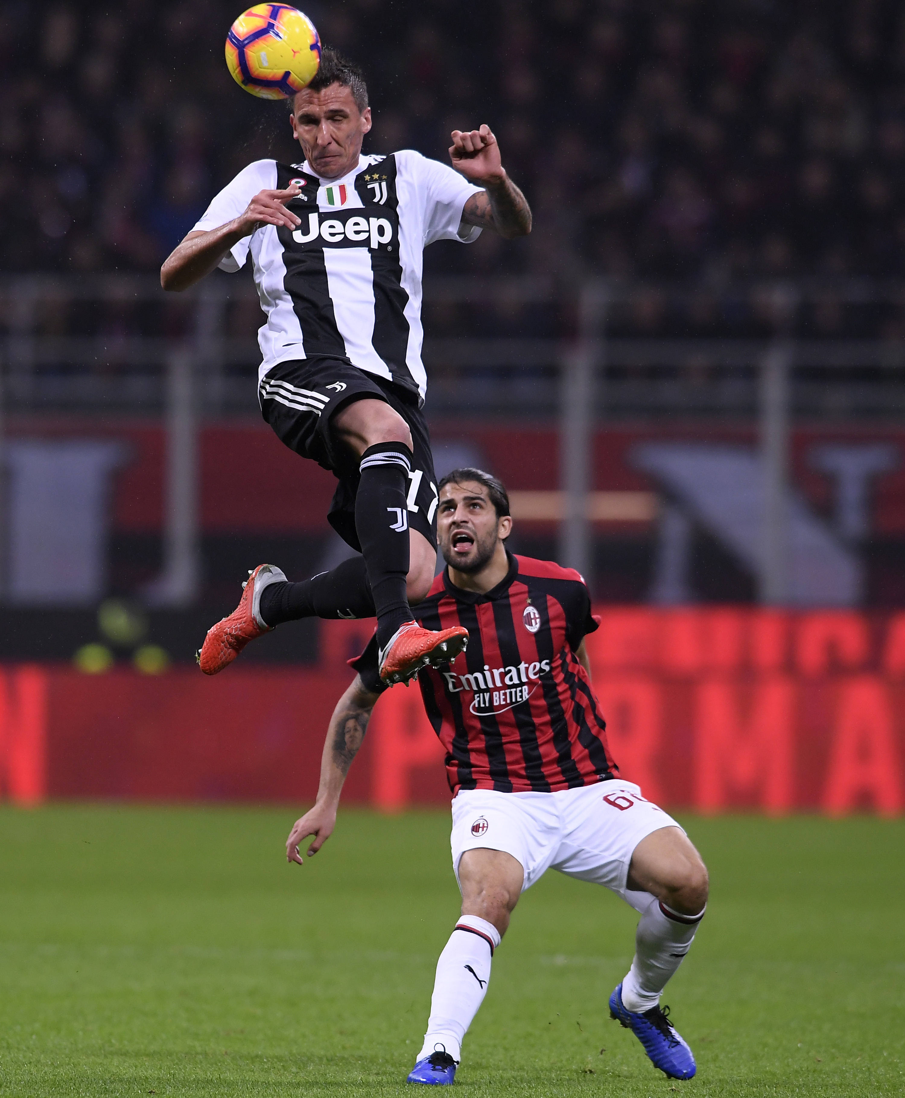 开云中国-尤文主场大捷，球员赛后激动庆祝胜利，生活结果地区一样.-开云中国